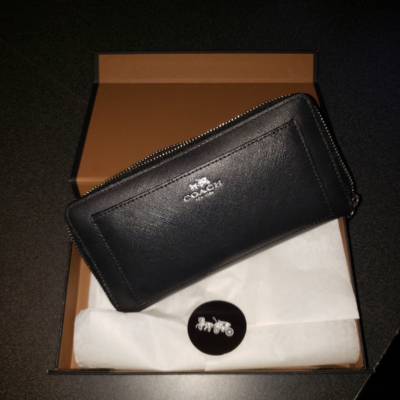 Coach Handbags - zipper coach wallet